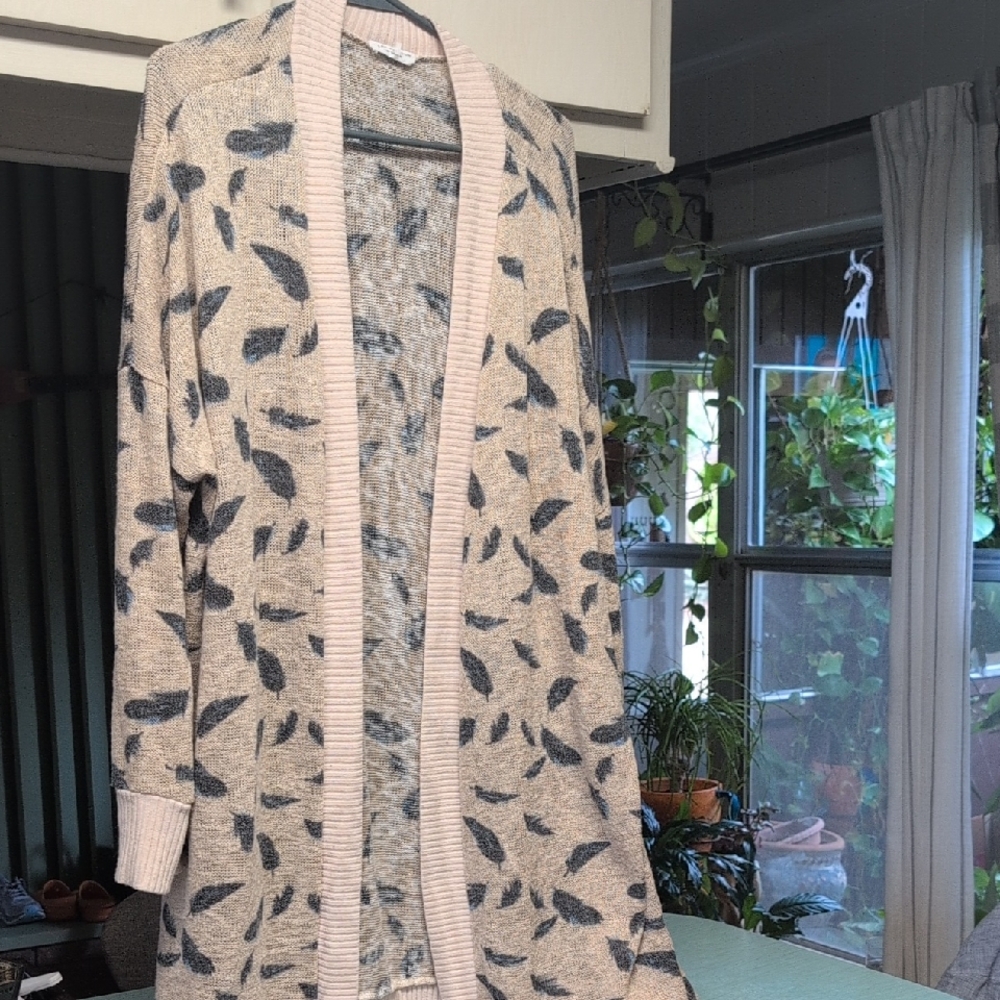 Chic Soul Feather Print Cardigan.